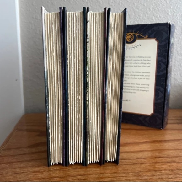 A Series of Unfortunate Events book collection - Picture 2 of 4